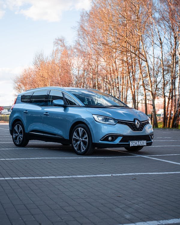 Grand scenic monospace : top choix pour vos voyages confort